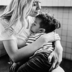 子育てによる睡眠不足の原因と対処法について解説